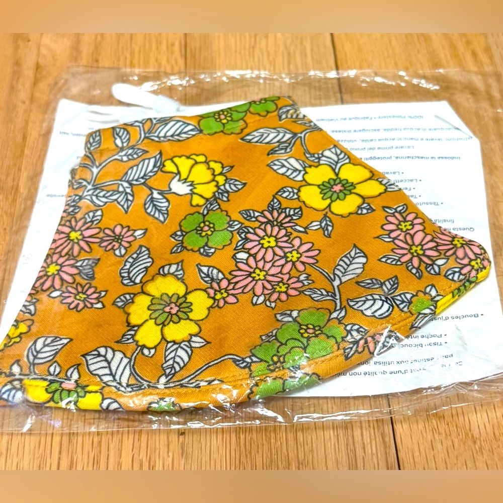 NWOT Tory Burch Women’s Floral Print Reusable Face Cover/Mask. One Size